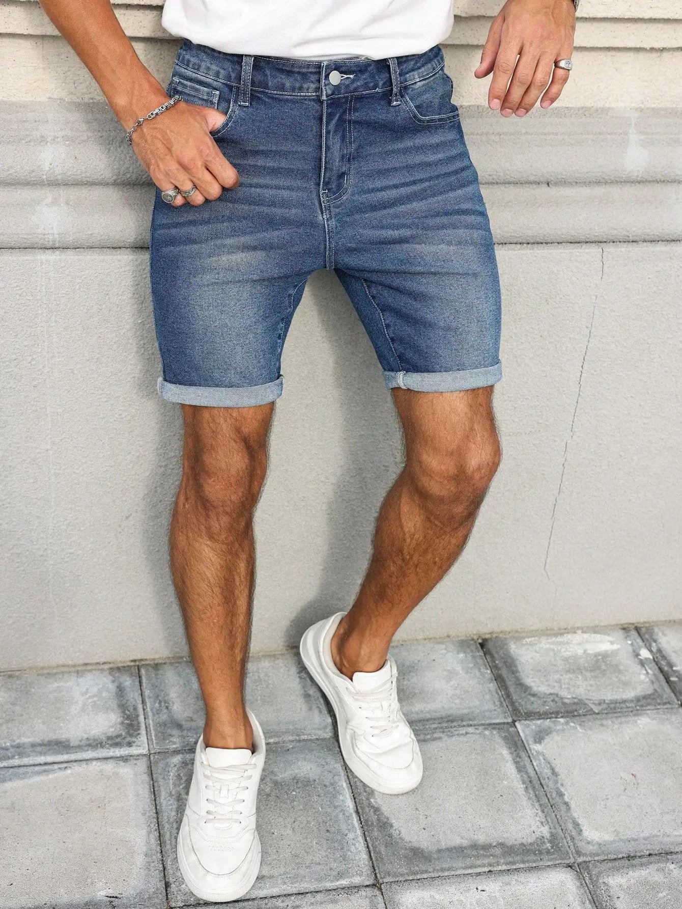 Men's Slim-Fit Blue Denim Shorts with Cuffed Hem, Blending Casual and Trendy Styles into a Versatile and Fashionable Piece