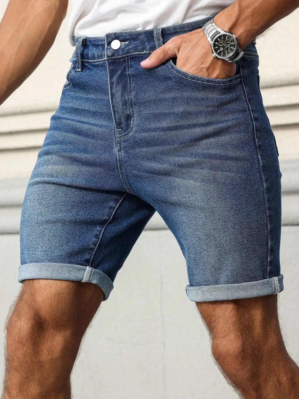 Men's Slim-Fit Blue Denim Shorts with Cuffed Hem, Blending Casual and Trendy Styles into a Versatile and Fashionable Piece