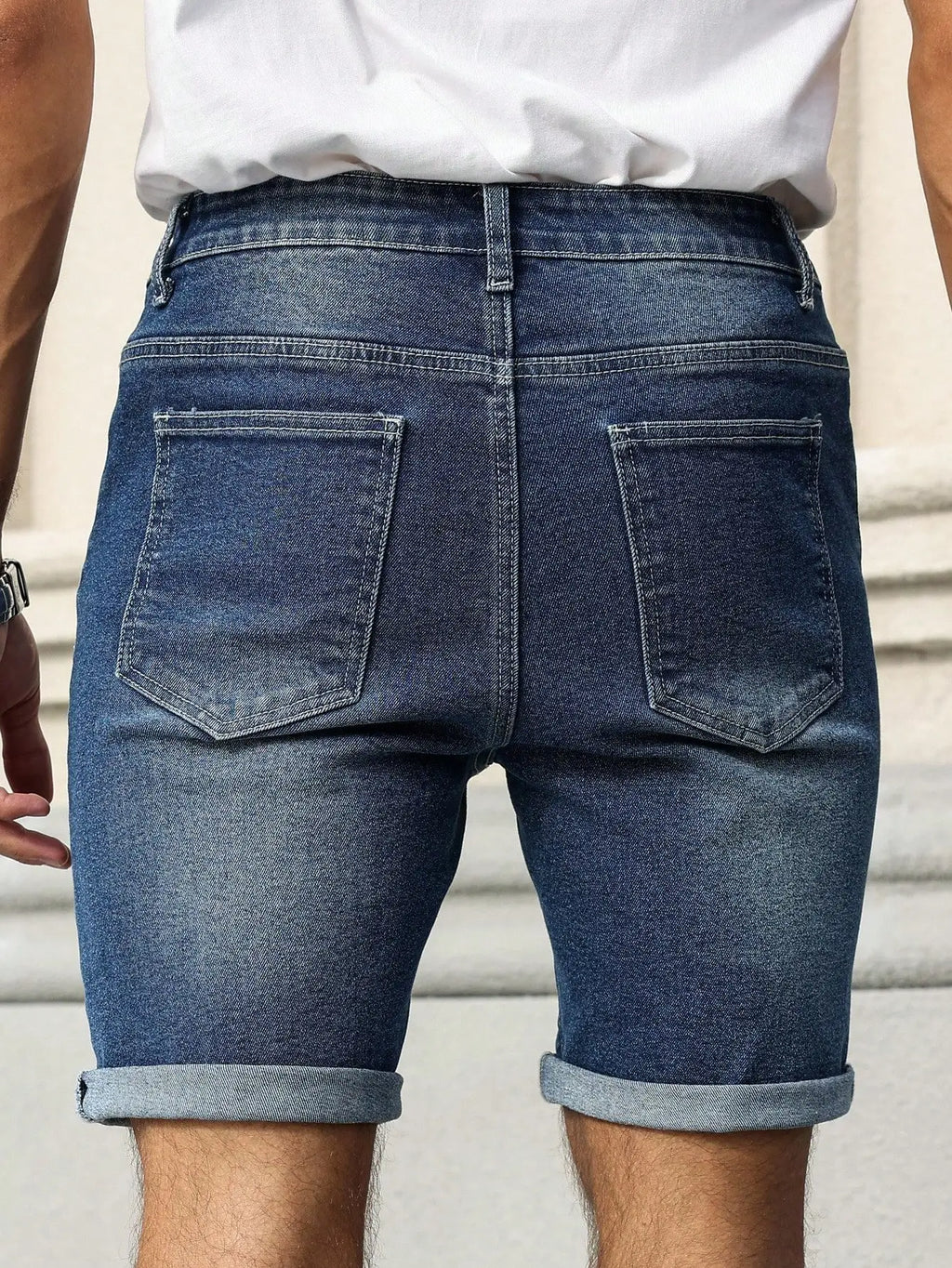 Men's Slim-Fit Blue Denim Shorts with Cuffed Hem, Blending Casual and Trendy Styles into a Versatile and Fashionable Piece