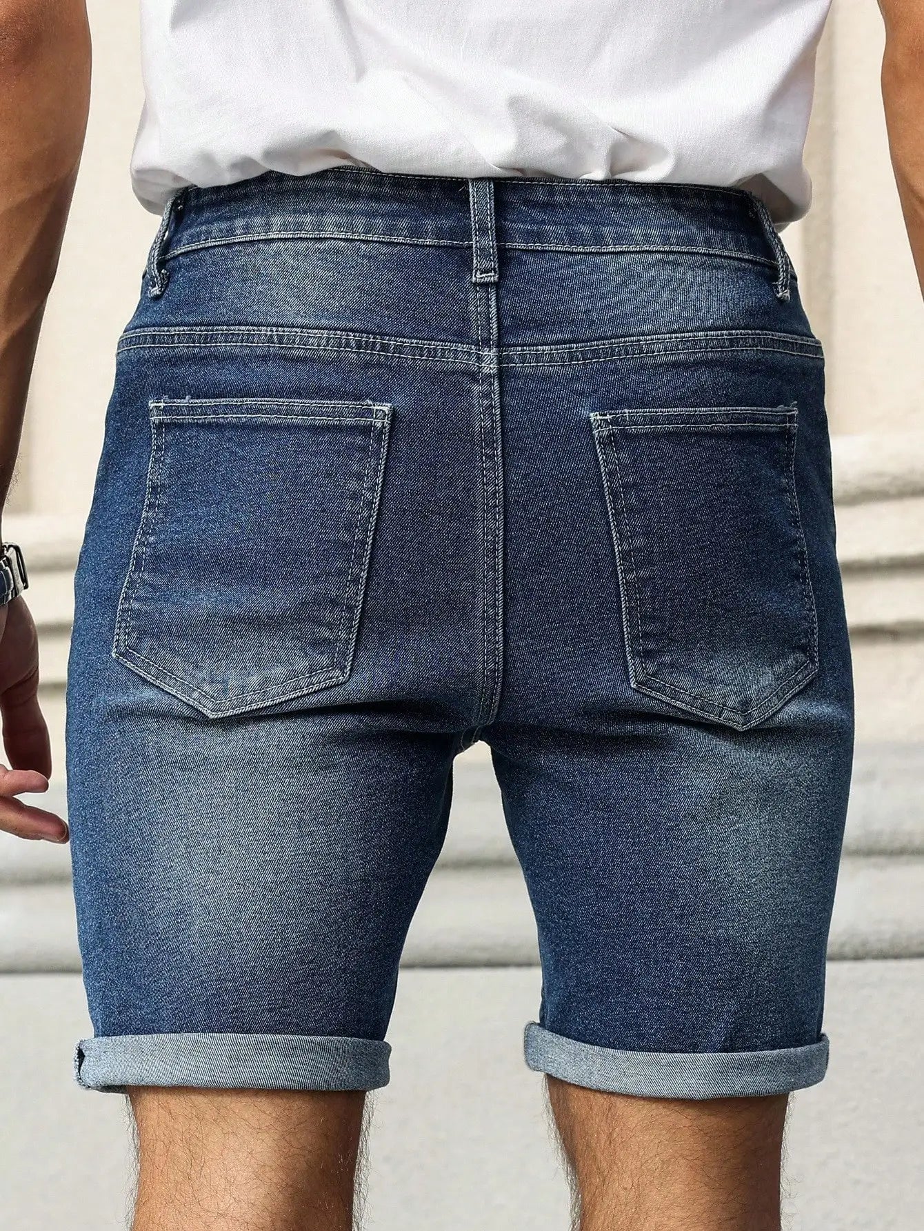 Men's Slim-Fit Blue Denim Shorts with Cuffed Hem, Blending Casual and Trendy Styles into a Versatile and Fashionable Piece